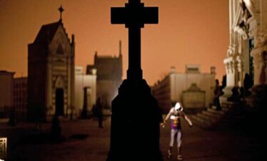 Tour Nocturno Cementerio Presbítero Maestro – 2026