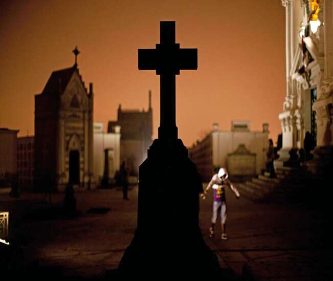 Tour Nocturno Cementerio Presbítero Maestro – 2025